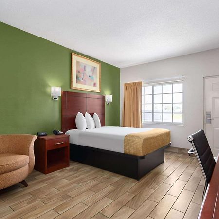 Travelodge Suites By Wyndham Lake Okeechobee Esterno foto