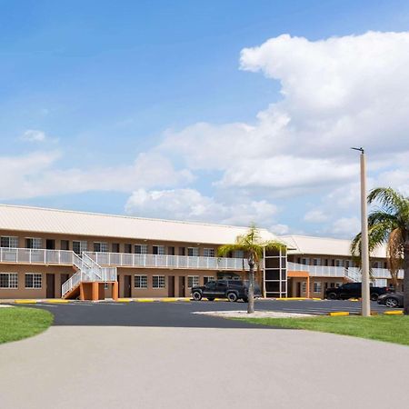 Travelodge Suites By Wyndham Lake Okeechobee Esterno foto