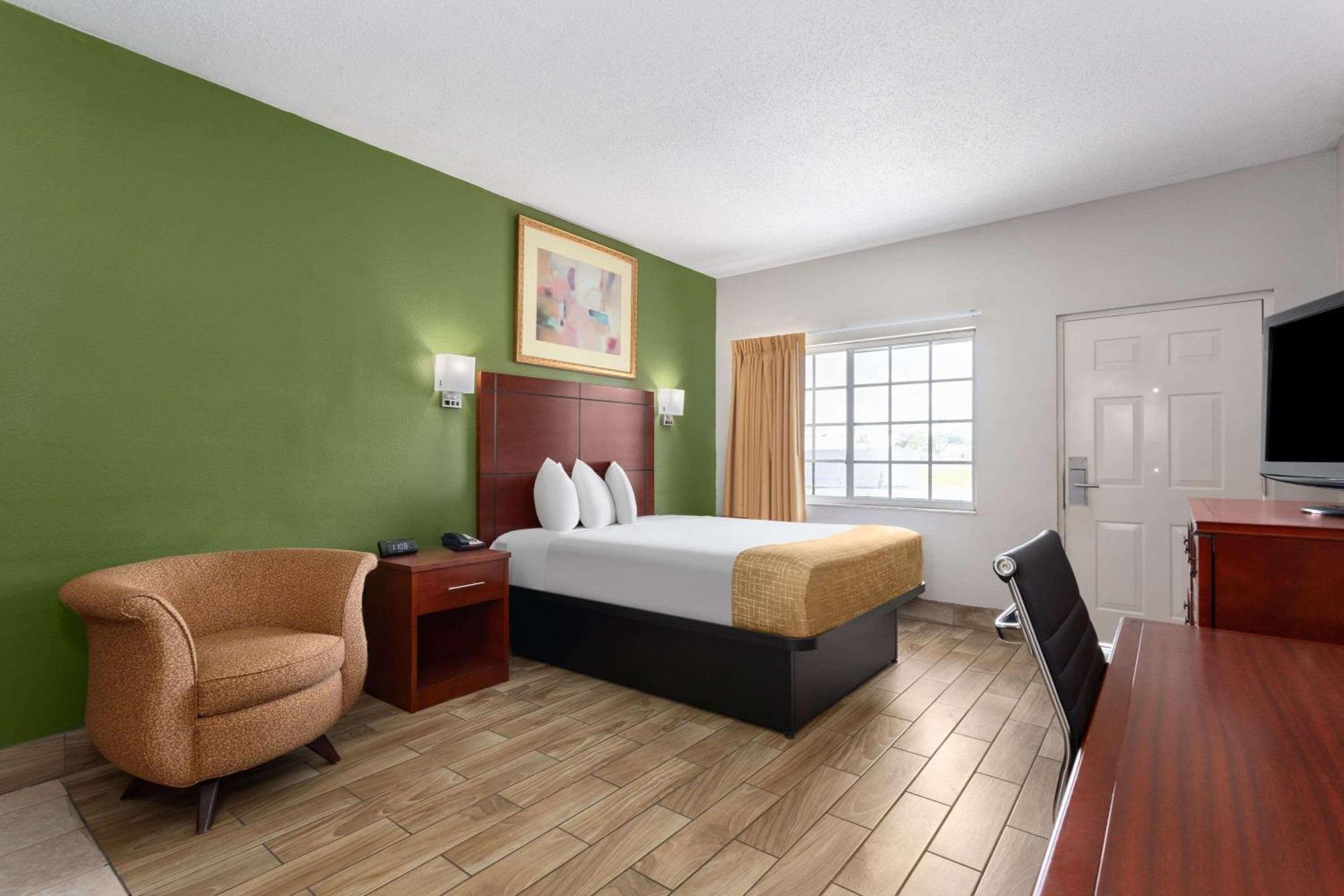 Travelodge Suites By Wyndham Lake Okeechobee Esterno foto