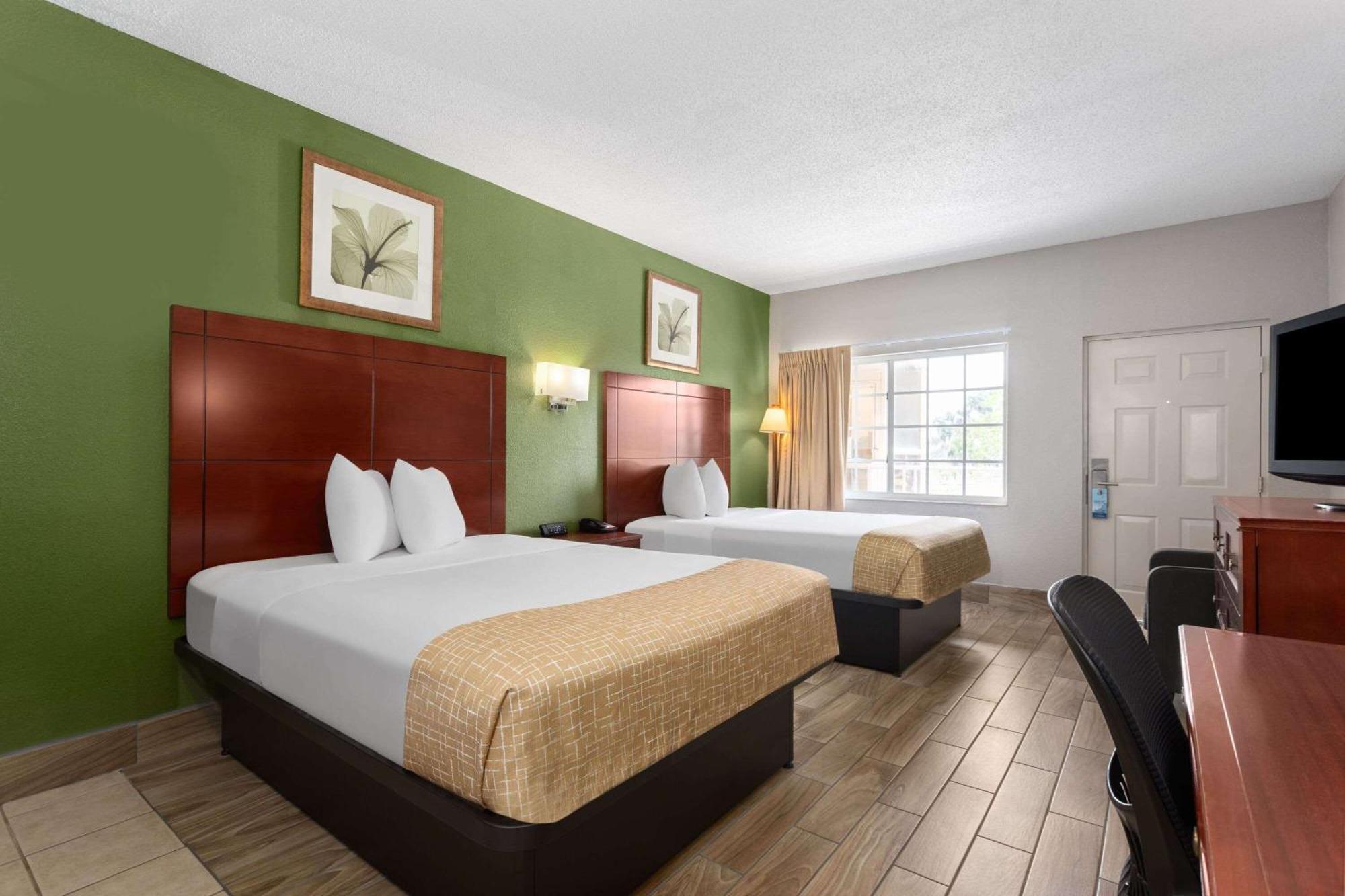 Travelodge Suites By Wyndham Lake Okeechobee Esterno foto