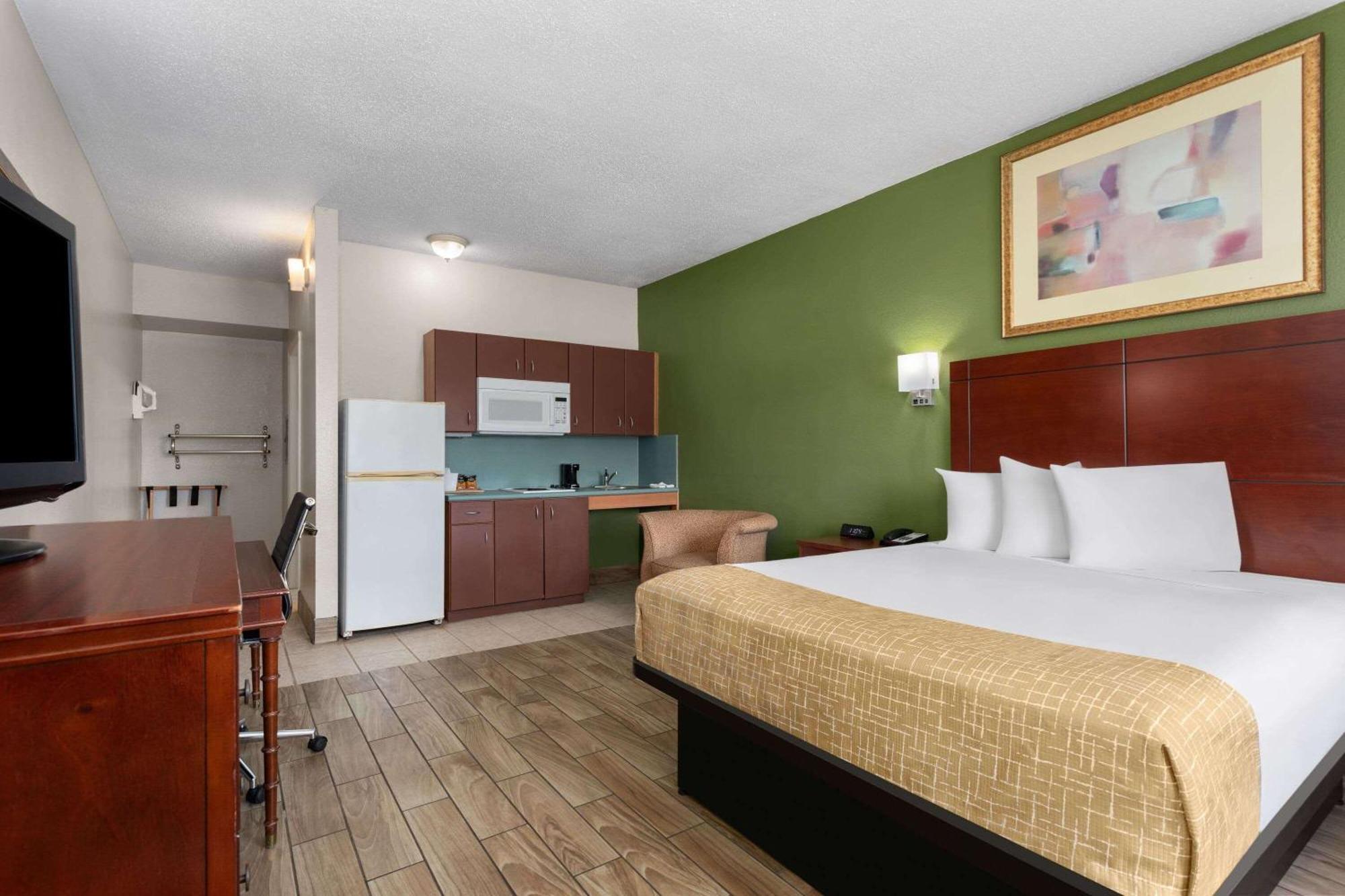 Travelodge Suites By Wyndham Lake Okeechobee Esterno foto