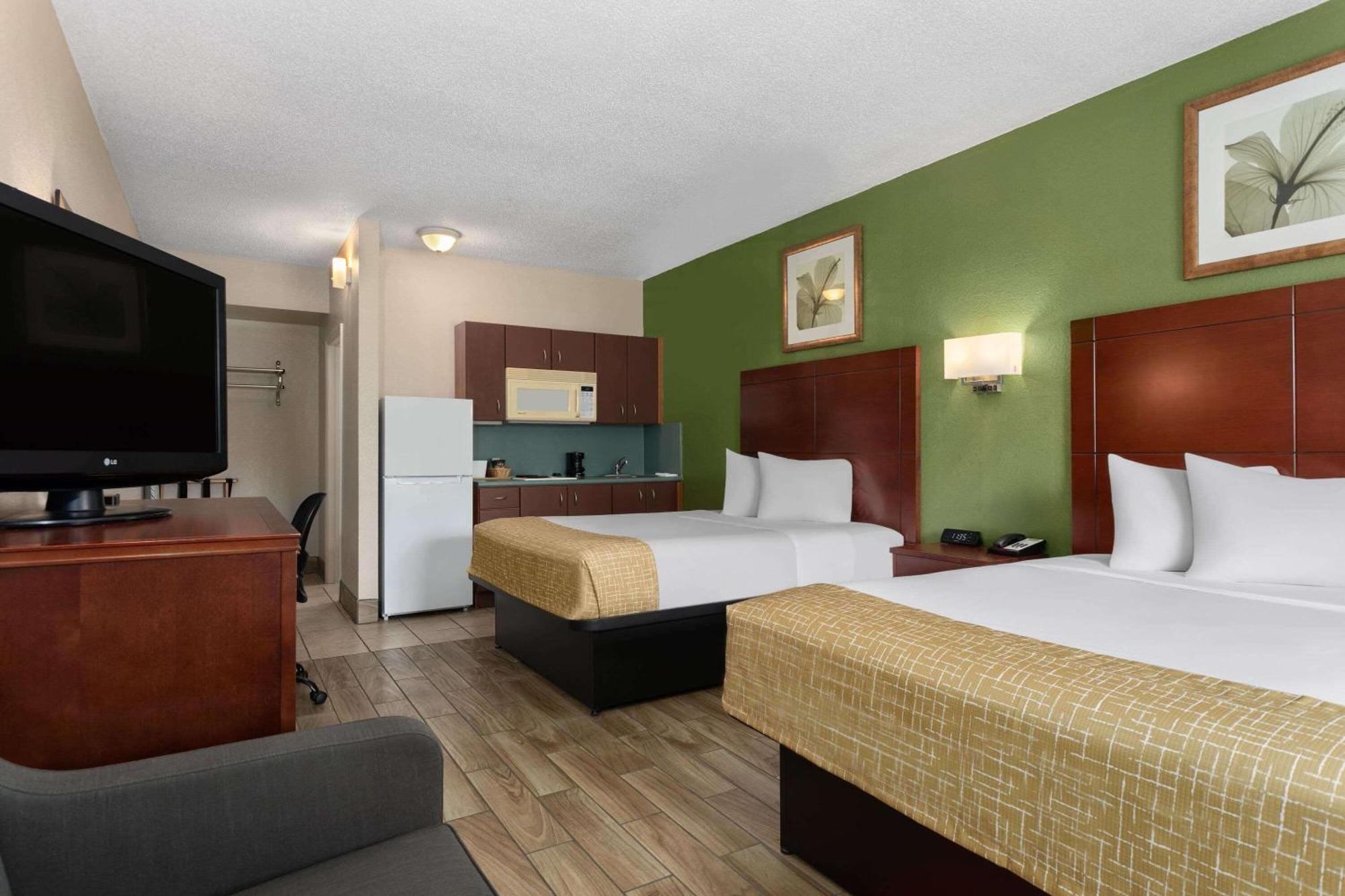 Travelodge Suites By Wyndham Lake Okeechobee Esterno foto