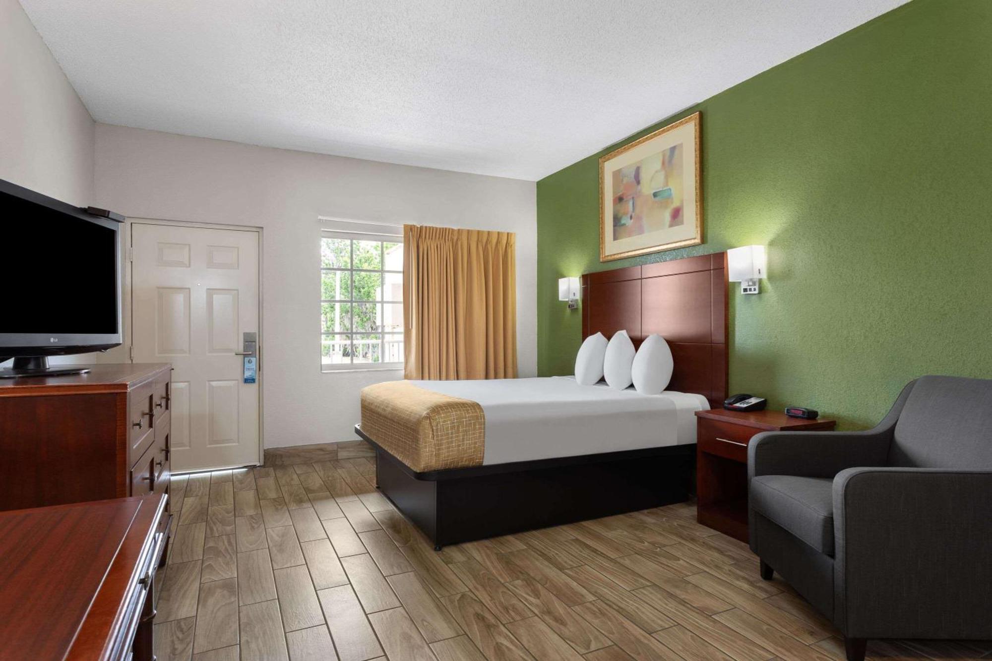 Travelodge Suites By Wyndham Lake Okeechobee Esterno foto