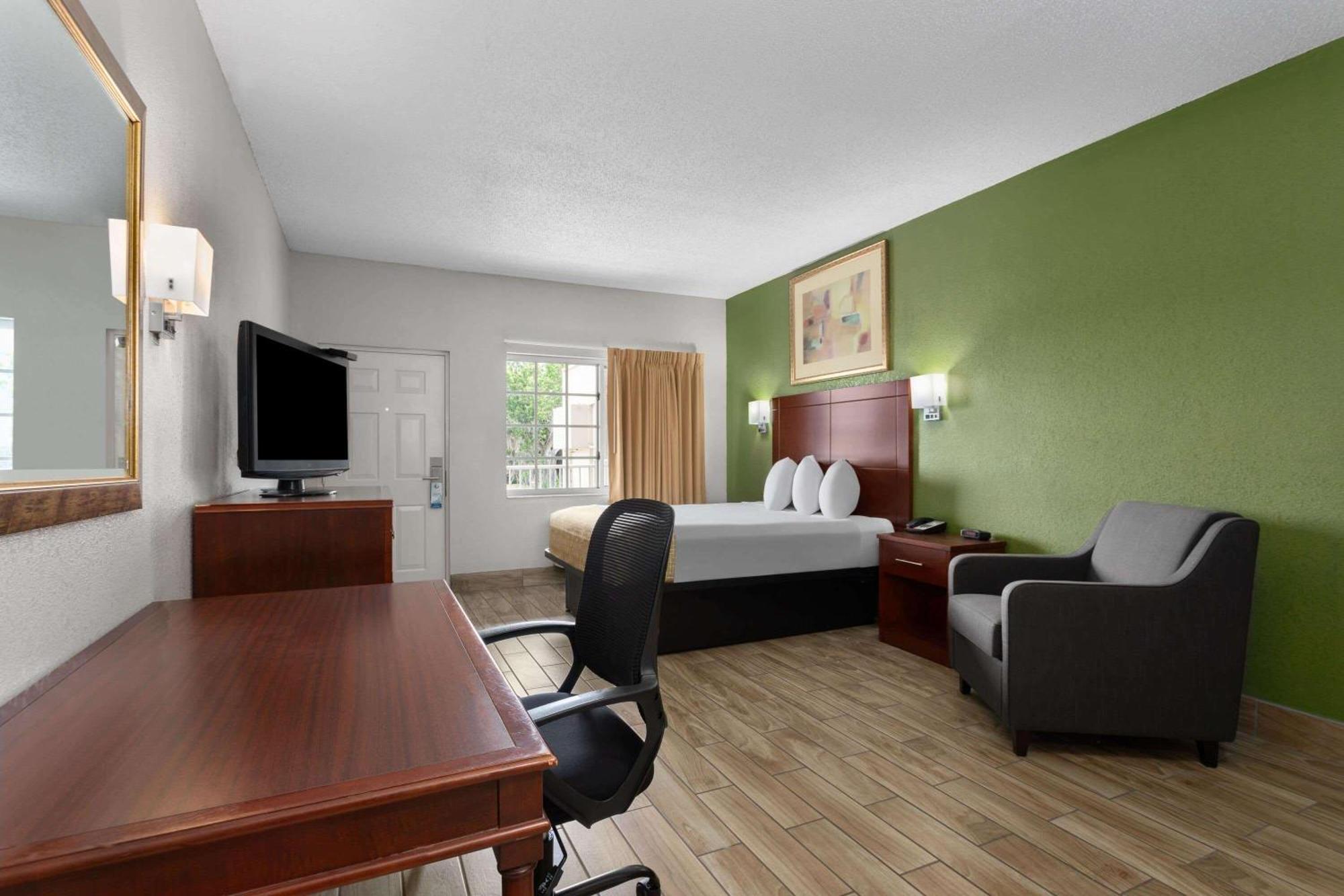 Travelodge Suites By Wyndham Lake Okeechobee Esterno foto