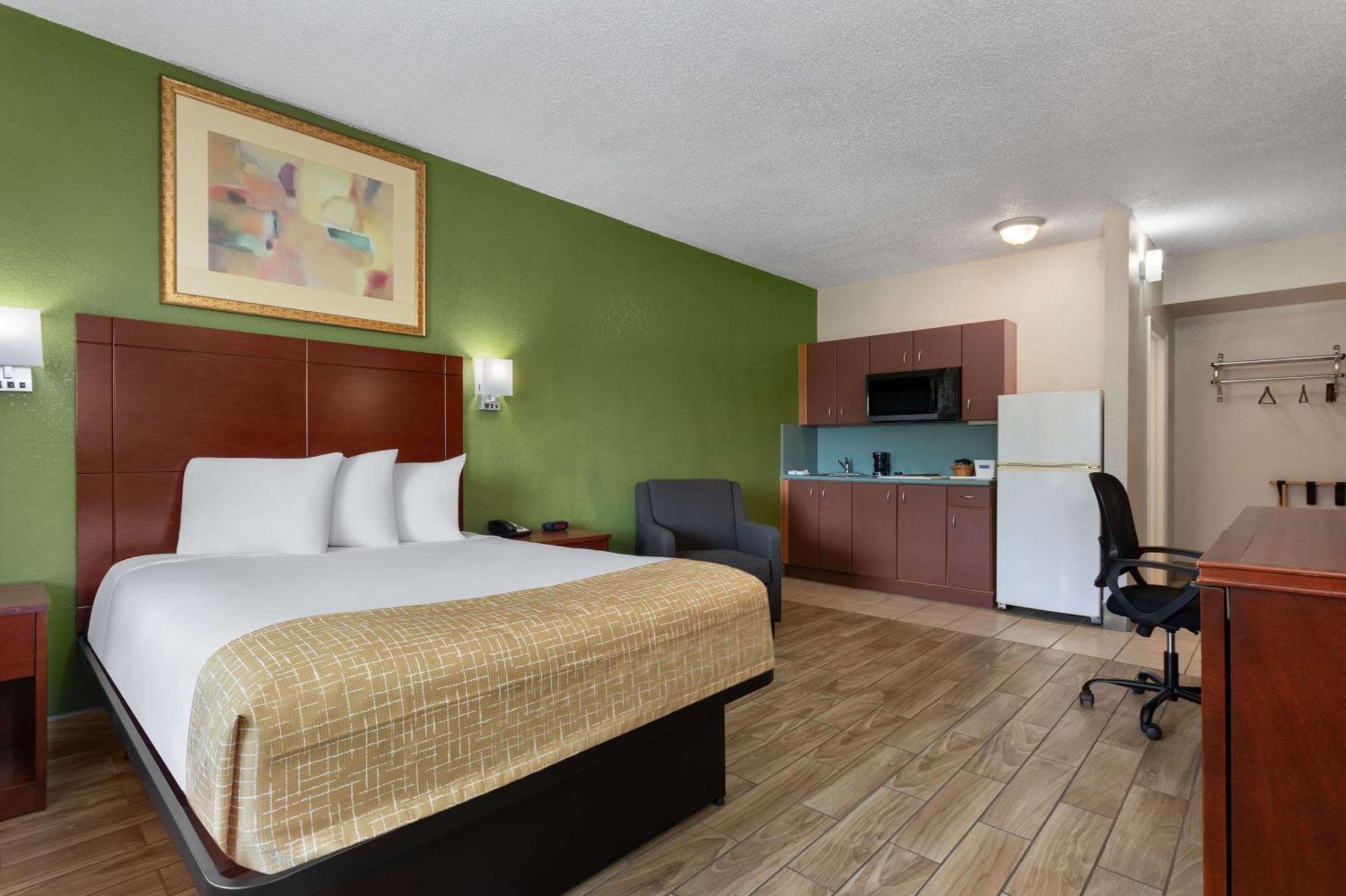 Travelodge Suites By Wyndham Lake Okeechobee Esterno foto